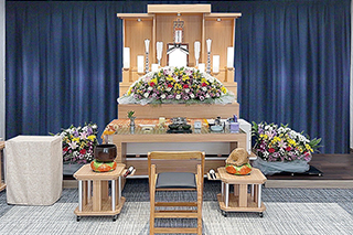 家族葬のいまそう会館 家族葬の祭壇例